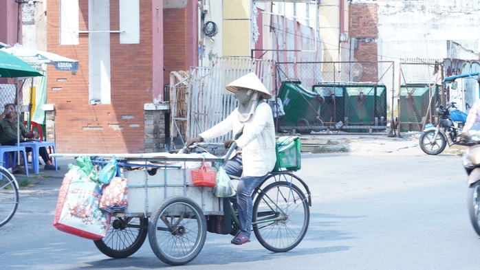 Nắng n&oacute;ng cực đoan, b&aacute;c sĩ cảnh b&aacute;o những nguy cơ về sức khỏe - Ảnh 2.