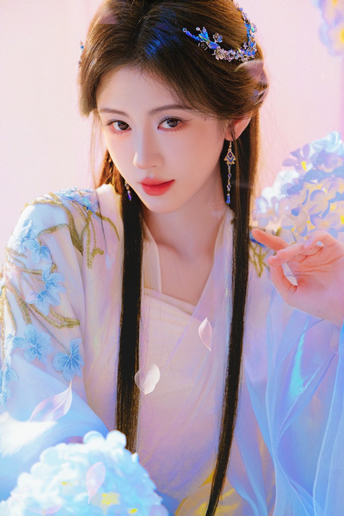 "Mỹ nh&acirc;n 4.000 năm c&oacute; một" khoe nhan sắc lung linh, ti&ecirc;n nữ - Ảnh 7.