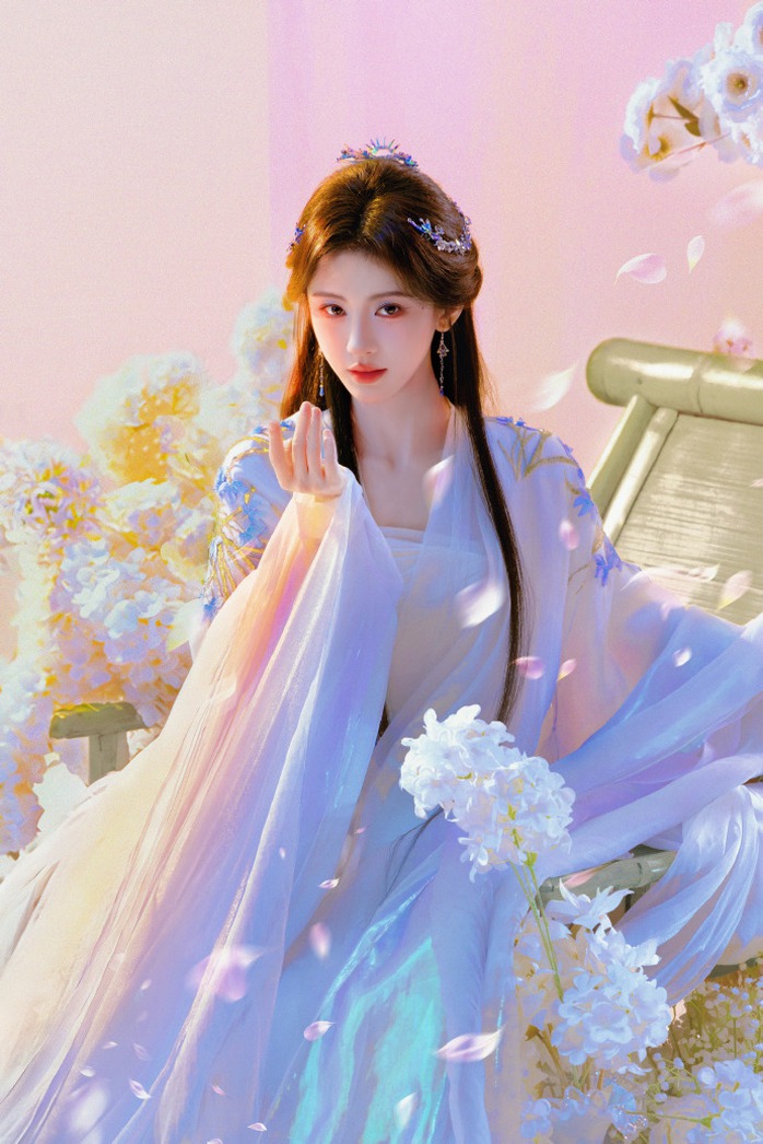 "Mỹ nh&acirc;n 4.000 năm c&oacute; một" khoe nhan sắc lung linh, ti&ecirc;n nữ - Ảnh 2.