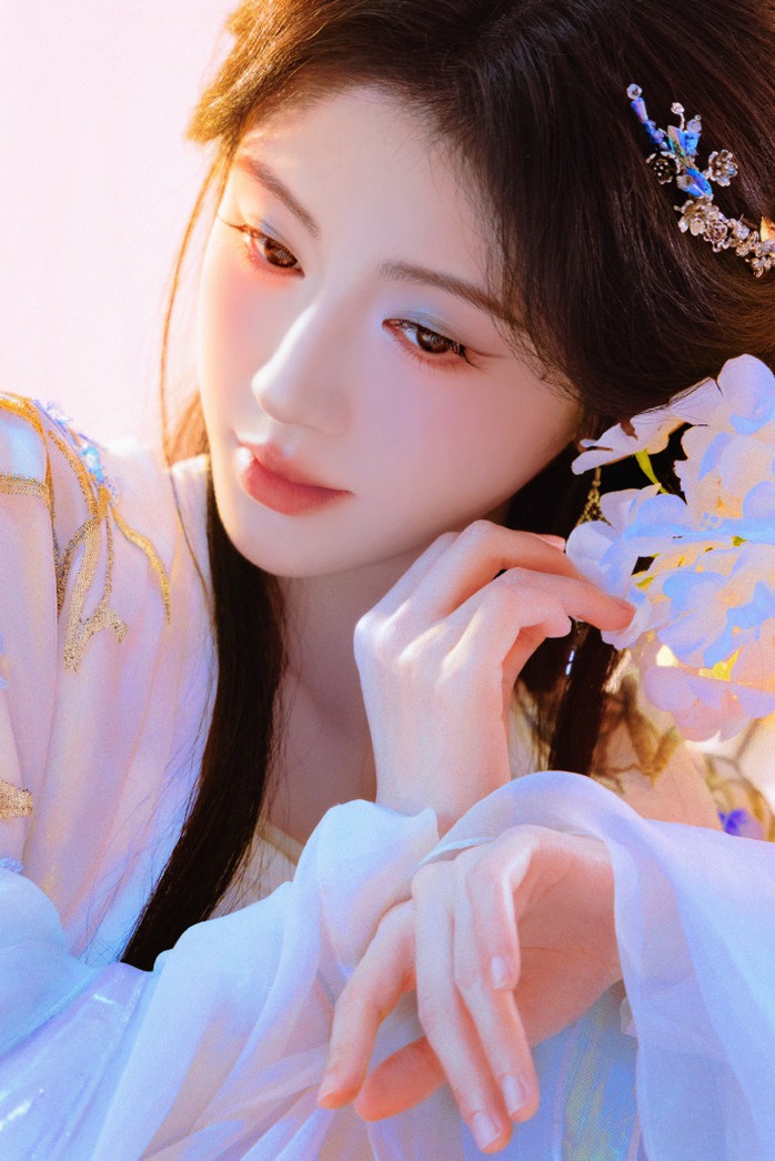 "Mỹ nh&acirc;n 4.000 năm c&oacute; một" khoe nhan sắc lung linh, ti&ecirc;n nữ - Ảnh 8.