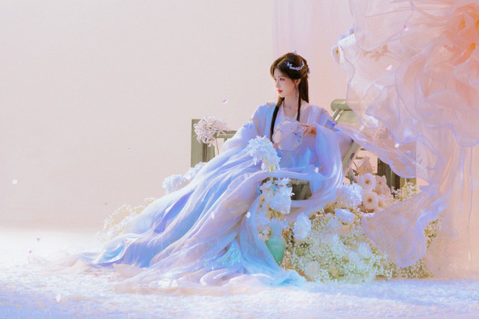 "Mỹ nh&acirc;n 4.000 năm c&oacute; một" khoe nhan sắc lung linh, ti&ecirc;n nữ - Ảnh 5.