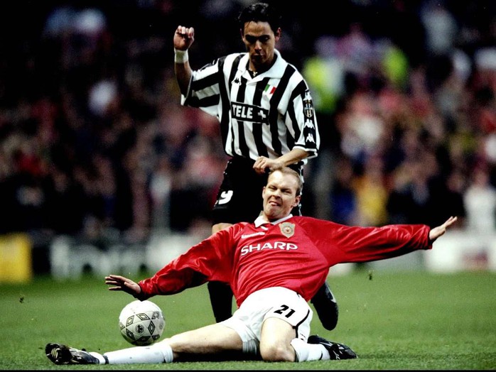 &ldquo;Hiếm c&oacute; kh&oacute; t&igrave;m&rdquo;: 10 cầu thủ từng v&ocirc; địch Ngoại hạng Anh với 2 CLB - Ảnh 1.