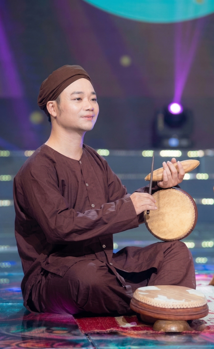 Cuộc thi &ldquo;L&ograve;ng tốt quanh ta&rdquo;: Người "giữ hồn" xẩm giữa nhịp sống đương đại - Ảnh 1.