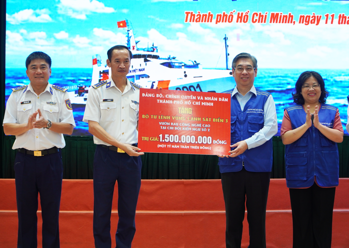 Chung tay xây dựng "thế trận lòng dân" trên biển - Ảnh 1. Chung tay xây dựng "thế trận lòng dân" trên biển - Ảnh 1.