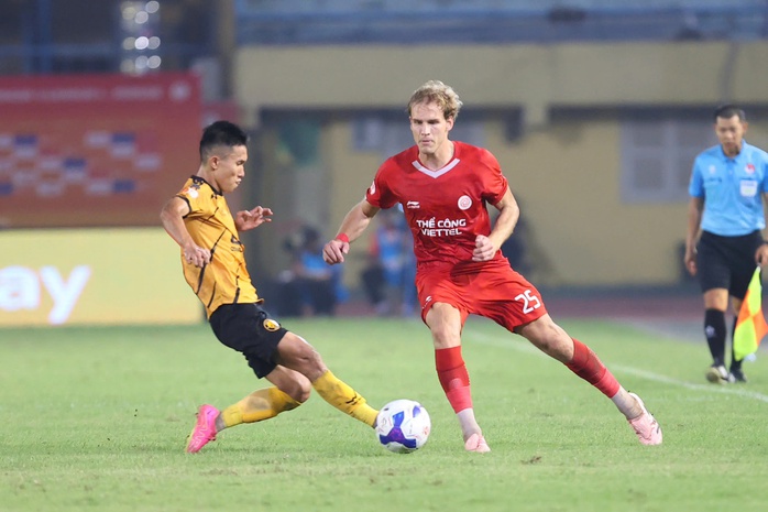V-League: Đầu tư ngoại binh hay đầu tư gốc rễ? - Ảnh 1.