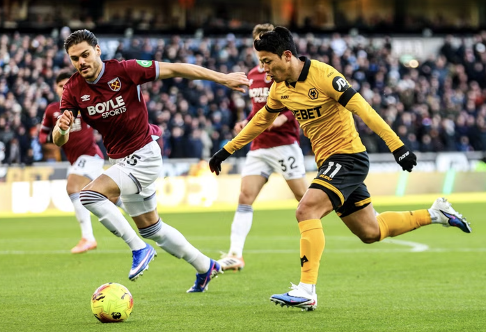 West Ham thắng nghiền ép Wolves, Tottenham bị kéo xuống nhóm rớt hạng - Ảnh 1.
