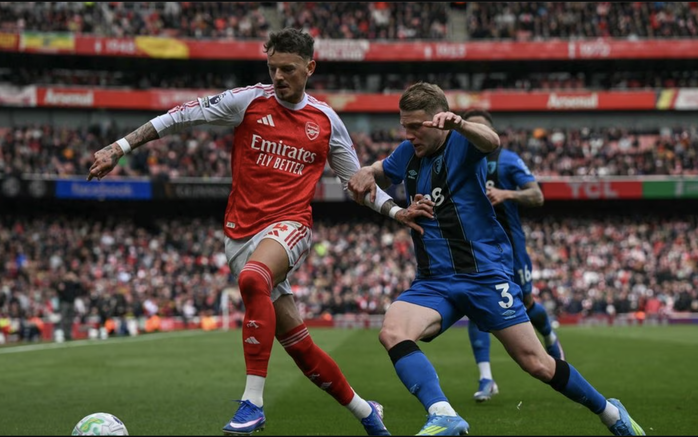 Arsenal thua sốc Bournemouth s&acirc;n nh&agrave;, chậm bước cuộc đua v&ocirc; địch - Ảnh 1.