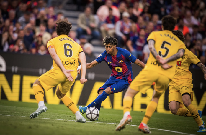 Barcelona đại thắng derby Catalan, &aacute;p s&aacute;t ng&ocirc;i v&ocirc; địch La Liga - Ảnh 1.