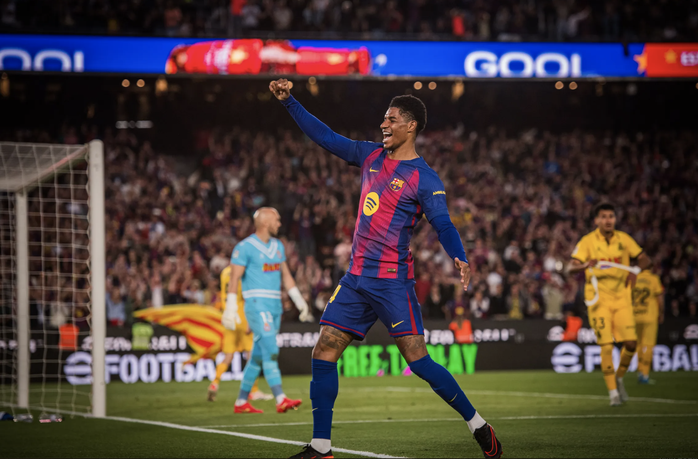 Barcelona đại thắng derby Catalan, &aacute;p s&aacute;t ng&ocirc;i v&ocirc; địch La Liga - Ảnh 5.