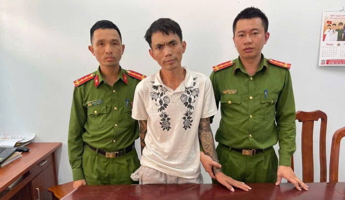 Bị bắt giữa phố, gã đàn ông lộ số ma túy cất giấu trong người - Ảnh 1. Bị bắt giữa phố, gã đàn ông lộ số ma túy cất giấu trong người - Ảnh 1.