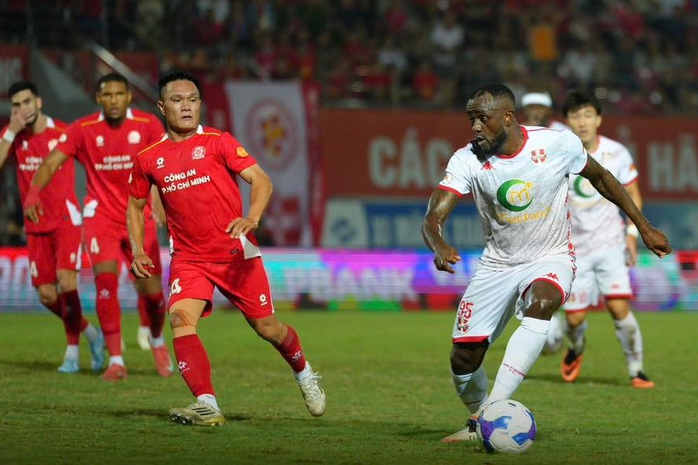 Đoàn quân HLV Lê Huỳnh Đức tiếp tục thảm bại khi xa nhà - Ảnh 3.