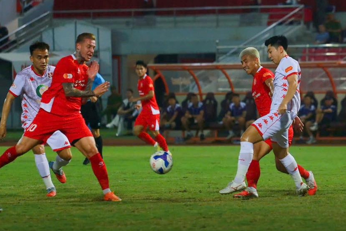 Đoàn quân HLV Lê Huỳnh Đức tiếp tục thảm bại khi xa nhà - Ảnh 4.