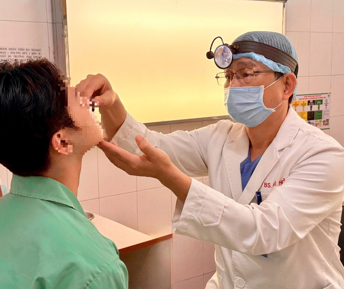 Tưởng chỉ viêm xoang đơn giản, nam thanh niên suýt mất mạng vì biến chứng - Ảnh 2.