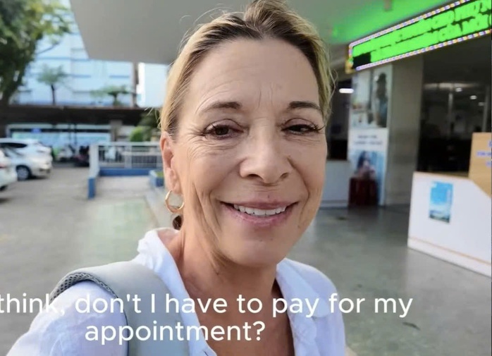 Lý giải về tiền khám bệnh 45.000 đồng gây sốc của nữ du khách Mỹ - Ảnh 1.