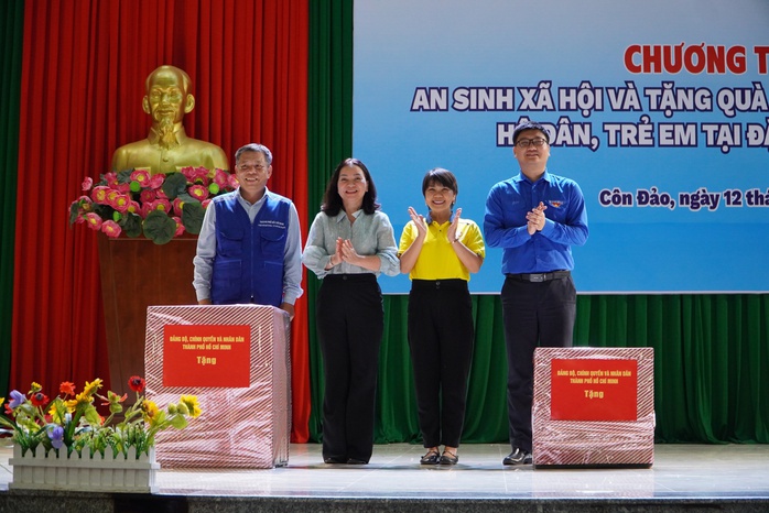 Chăm lo hơn 2,2 tỉ đồng cho Đặc khu C&ocirc;n Đảo, TPHCM - Ảnh 3.