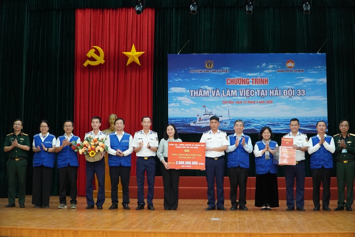 Chăm lo hơn 2,2 tỉ đồng cho Đặc khu C&ocirc;n Đảo, TPHCM - Ảnh 4.