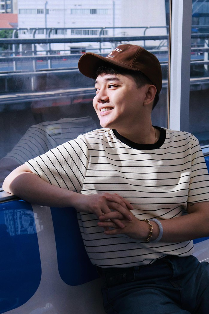 Đạo diễn trẻ Huy An phấn khởi với dự &aacute;n "H&agrave;o quang trong b&oacute;ng tối" - Ảnh 1.