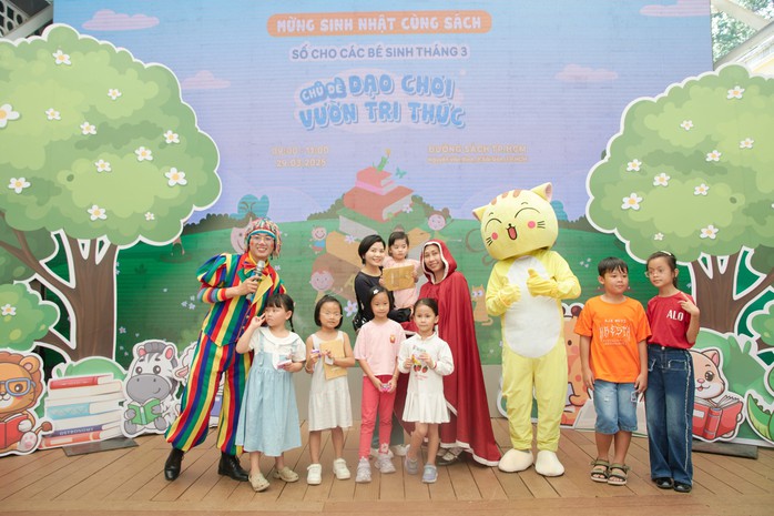 Khơi nguồn văn h&oacute;a đọc: Đưa s&aacute;ch về cơ sở - Ảnh 1.