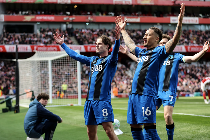 Man City kh&oacute; từ chối "m&oacute;n qu&agrave;" Ngoại hạng Anh từ Arsenal - Ảnh 2.