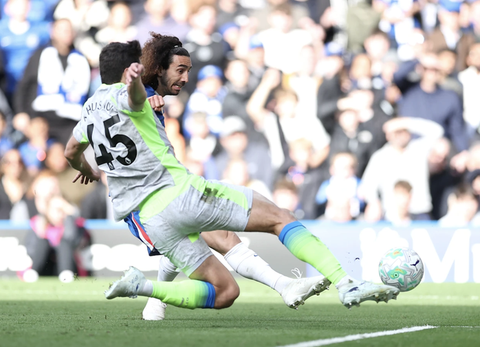 Man City đại thắng Chelsea, thổi b&ugrave;ng cuộc đua v&ocirc; địch - Ảnh 1.