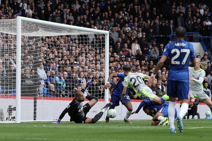 Man City đại thắng Chelsea, thổi b&ugrave;ng cuộc đua v&ocirc; địch - Ảnh 2.