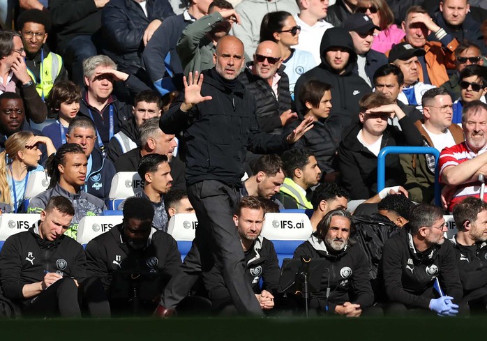 &ldquo;Kịch bản đi&ecirc;n rồ&rdquo; chờ Man City v&agrave; Arsenal ở Ngoại hạng Anh - Ảnh 3.