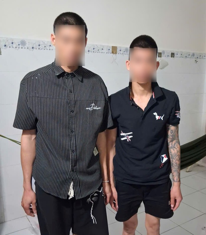 Bắt quả tang 2 đối tượng ph&aacute;t tờ rơi t&iacute;n dụng đen tại Đồng Th&aacute;p - Ảnh 3.