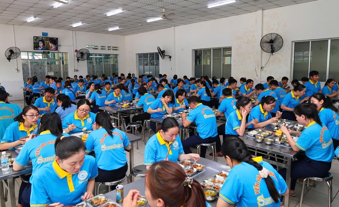 Sanvinest Kh&aacute;nh H&ograve;a: D&agrave;nh 46 tỉ đồng ph&uacute;c lợi cho người lao động - Ảnh 3.