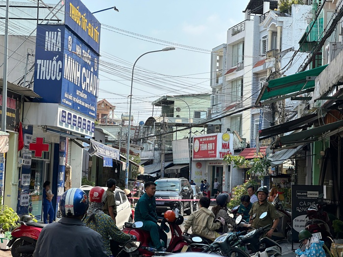 Ch&aacute;y ph&ograve;ng trọ ở TPHCM, 2 người chết, 5 người bị thương - Ảnh 3.