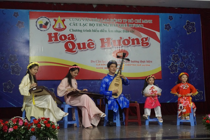 Ba thế hệ giữ s&aacute;ng "Hoa qu&ecirc; hương" từ m&aacute;i nh&agrave; "CLB Tiếng h&aacute;t qu&ecirc; hương" - Ảnh 3.