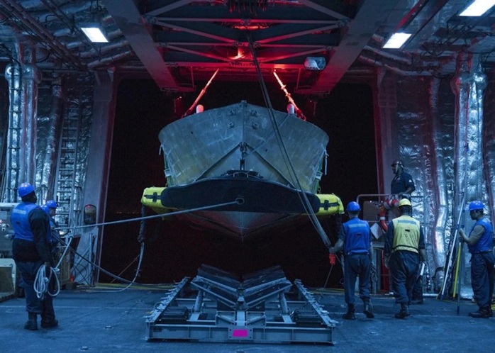 Mỹ v&agrave; Iran đưa ra tuy&ecirc;n bố tr&aacute;i ngược về eo biển Hormuz - Ảnh 2.