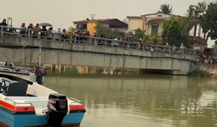 Trượt ch&acirc;n ng&atilde; xuống d&ograve;ng nước chảy xiết, nam sinh lớp 10 mất t&iacute;ch - Ảnh 1.