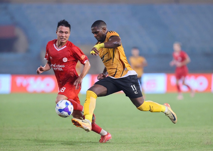 V&ograve;ng 18 V-League: C&ocirc;ng an H&agrave; Nội rơi điểm, PVF-CAND tho&aacute;t ch&oacute;t bảng - Ảnh 1.