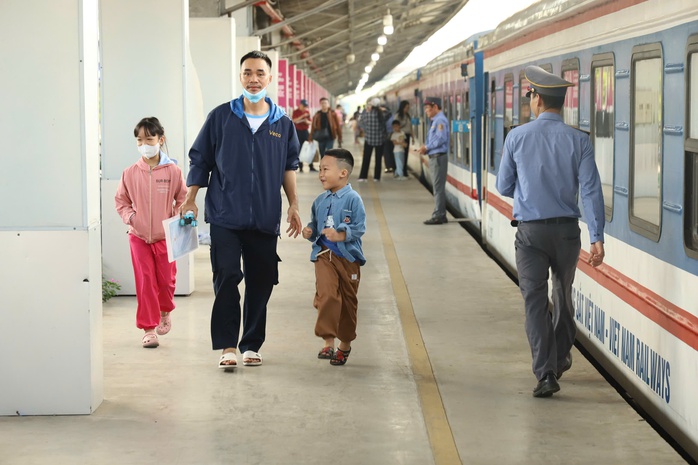 Đường sắt tăng chuyến phục vụ cao điểm h&egrave; 2026 - Ảnh 1.