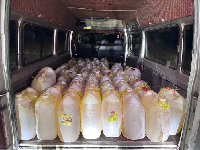 Quảng Trị 2026: Li&ecirc;n tiếp bắt giữ vụ bu&ocirc;n lậu xăng dầu qua bi&ecirc;n giới - Ảnh 1.