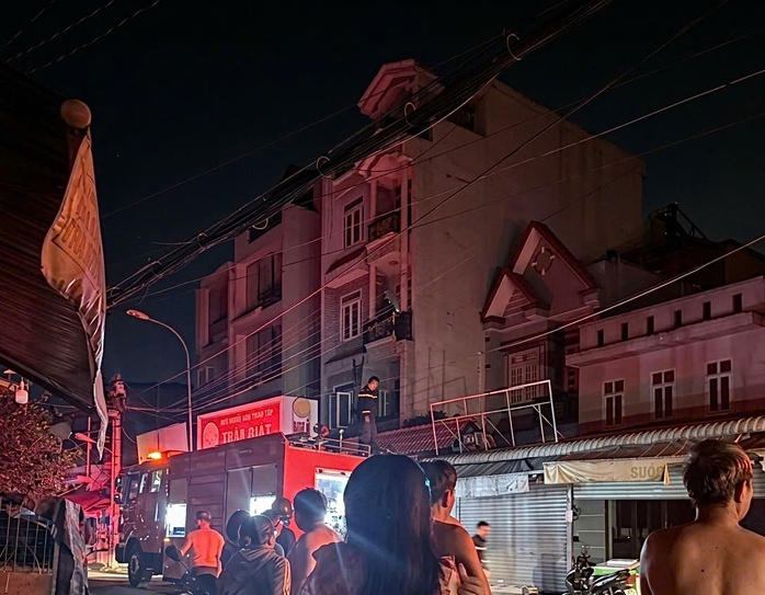 Ch&aacute;y nh&agrave; trọ TPHCM: Hai nạn nh&acirc;n tử vong , 5 người bị thương trong vụ hỏa hoạn - Ảnh 1.