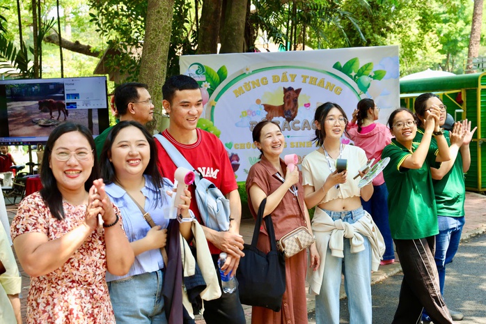 Ngựa l&ugrave;n Cacao khỏe mạnh sau 1 th&aacute;ng tuổi tại Thảo Cầm Vi&ecirc;n - Ảnh 6.