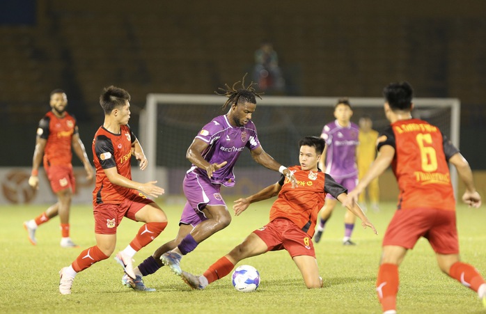 HLV Vũ Tiến Th&agrave;nh gi&uacute;p Ninh B&igrave;nh FC gi&agrave;nh chiến thắng ở G&ograve; Đậu - Ảnh 2.