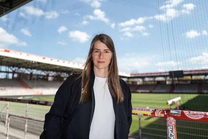 Lạ l&ugrave;ng Bundesliga: Union Berlin trao ghế n&oacute;ng cho nữ HLV - Ảnh 2.