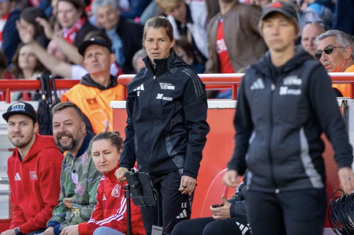 Lạ l&ugrave;ng Bundesliga: Union Berlin trao ghế n&oacute;ng cho nữ HLV - Ảnh 1.