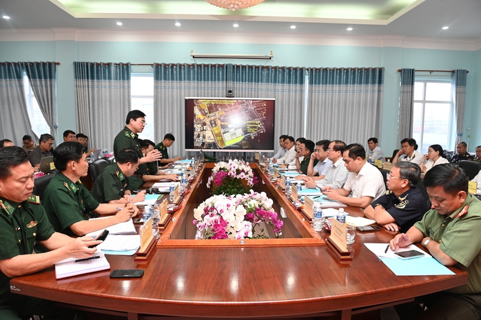 Đo&agrave;n c&ocirc;ng t&aacute;c Bộ Tư lệnh Bộ đội Bi&ecirc;n ph&ograve;ng khảo s&aacute;t cửa khẩu Quốc tế Mộc B&agrave;i - Ảnh 2.