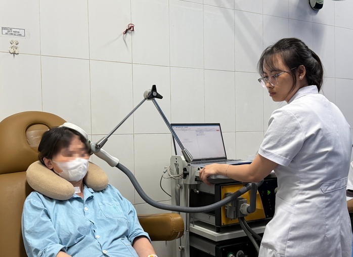 Nghe "tiếng n&oacute;i trong đầu", nữ c&ocirc;ng nh&acirc;n ph&aacute;t hiện mắc t&acirc;m thần ph&acirc;n liệt - Ảnh 1.