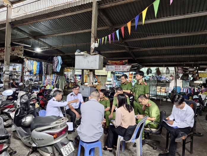 TPHCM: "Đột kích" 2 cơ sở giết mổ chó, mèo trong khu dân cư - Ảnh 2.