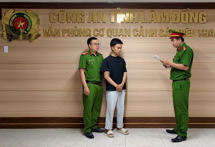 Lừa đảo chiếm đoạt t&agrave;i sản tại ng&acirc;n h&agrave;ng: Nh&acirc;n vi&ecirc;n r&uacute;t 1 , 7 tỉ Đồng - Ảnh 1.