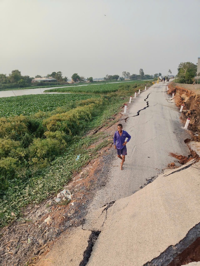 Sạt lở nghi&ecirc;m trọng ở T&acirc;y Ninh khiến hệ thống cấp nước sinh hoạt bị hư hỏng - Ảnh 1.