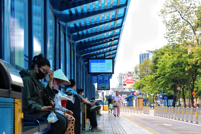 Xe bu&yacute;t 0 đồng tại TP HCM: Ngo&agrave;i miễn ph&iacute;, người d&acirc;n kỳ vọng điều g&igrave;?  - Ảnh 4.