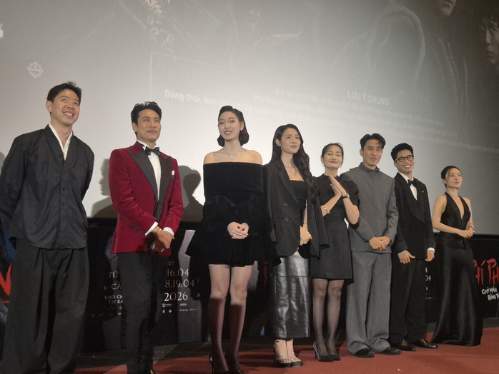 Kiều Minh Tuấn vượt nỗi sợ ma, treo ngược trong phim có "sao nhí" Nina - Ảnh 4.