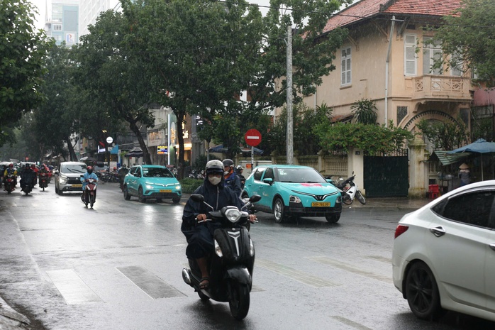 Dự b&aacute;o thời tiết h&ocirc;m nay, 14-4: TPHCM v&agrave; Nam Bộ khả năng c&oacute; mưa giải nhiệt - Ảnh 1.