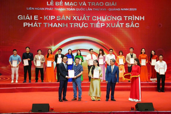 VOV3 b&ugrave;ng nổ tại Li&ecirc;n Hoan Ph&aacute;t Thanh 2026 với "Giao cảm": C&uacute; đ&uacute;p giải thưởng đầy Ấn tượng - Ảnh 2.