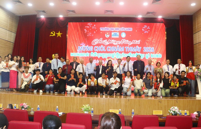 Trường Đại học Cửu Long ch&uacute;c mừng Tết Ch&ocirc;l Chnăm Thm&acirc;y v&agrave; Tết Bun Pi May - Ảnh 7.